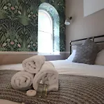The Willow - Studio 17